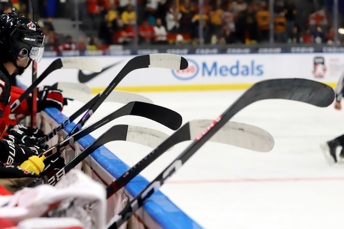 Pro-Stoc- Vs-Retail-Hockey-Sticks