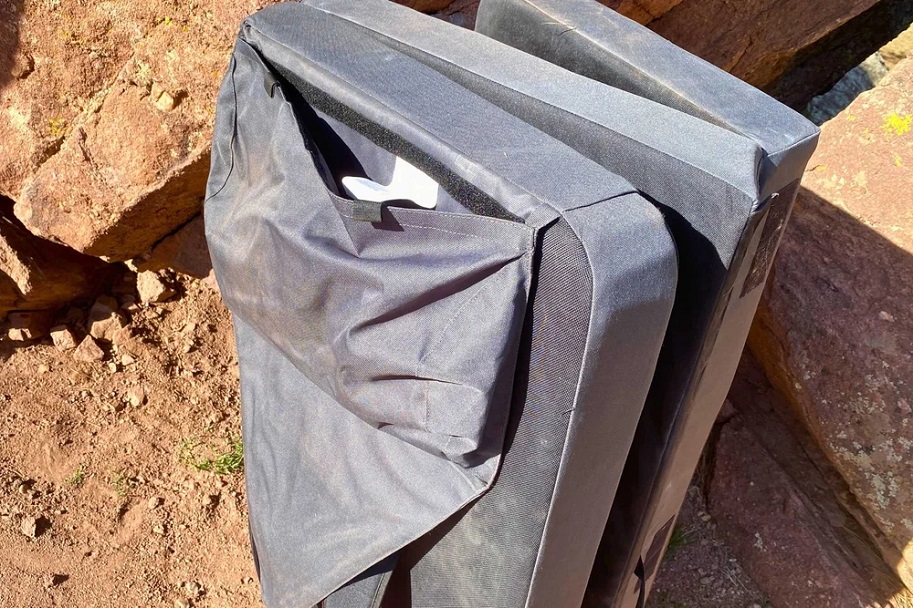 Foldable crash pad